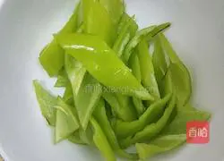 Illustration of how to make fried pork slices with bamboo shoots 3