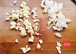 Illustration of how to stir-fry bacon and pepper 3