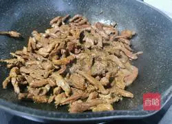 Illustration of how to make stir-fried beef with garlic moss 10