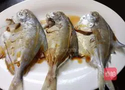 Illustration of how to make steamed white pomfret 8