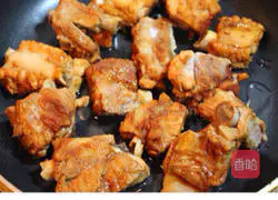 Illustration of how to make dry pot spareribs 4