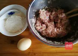 Illustration of how to make Luoxue Meatballs 5