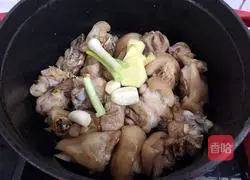 Illustration of braised pig's feet 12