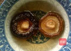 Stir-fried carrot and lean meat with vermicelli Practice illustration 3