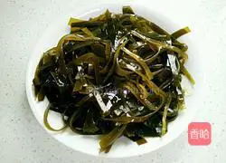 Illustration of how to make spicy fried kelp shreds 4