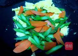 Illustration of how to make asparagus and scrambled eggs 5