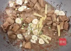 Illustration of how to make pork belly and beans 8