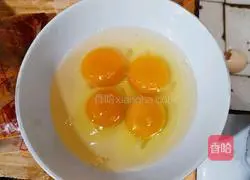 Illustration of how to make fried eggs with leeks 2