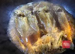 Illustration of braised small yellow croaker 9