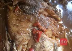 Illustration of home-style braised yellow croaker 3