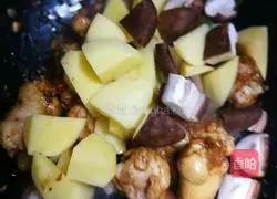 Illustration of how to make chicken wings stewed with mushrooms and potatoes (quick dish) 2