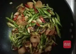 Illustration of Twice-cooked Pork with Spicy Peppers 4