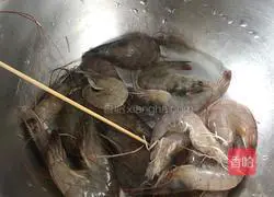 Illustration of braised prawns 1