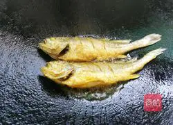  Illustration of how to make fried yellow croaker 5