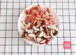 Illustration of how to make chicken with mushrooms 1