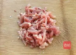 Illustration of how to make celery, lean meat and fried potatoes 1