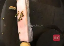 Illustration of how to make spicy stir-fried twice-cooked pork 3