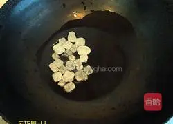 Illustration of how to make braised pork elbows with rock sugar 12