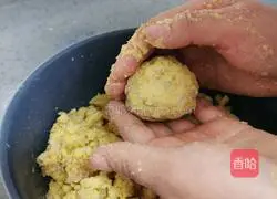 Illustration of how to make white radish, cornmeal and meat dumplings 11