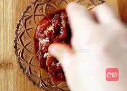 Illustration of how to make onion and potato slices 8