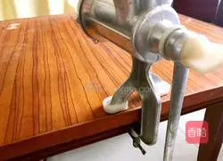 Illustration of making homemade sausage 8