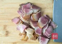 Illustration of how to make dried bacon and stir-fry beans 2