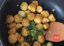 Illustration of how to make pan-fried baby potatoes 7