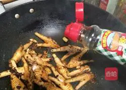 Illustration of how to make spicy chicken feet 8