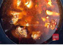 Illustration of how to make spicy pig trotters 7