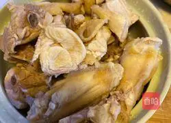 Illustration of Chestnut Braised Chicken 1