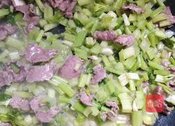 Illustration of how to make stir-fried celery and beef 6