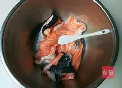 Illustration of making white wine salmon bones 6