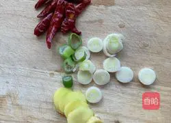 Illustration of how to make spicy fried octopus legs 1