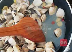 Illustration of how to make spicy white clams 9