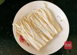 Illustration of how to make steamed minced pork with broccoli 4