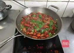 Illustration of how to make garlic crayfish 13