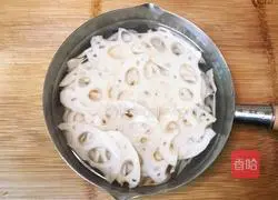Illustration of how to make fat fried lotus root 3