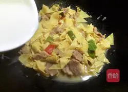 Illustration of how to stir-fry dry tofu and pepper 13