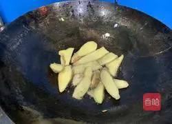 Illustration of braised giant squid in oil 1