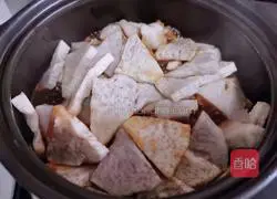 Illustration of braised pork and taro pot 8