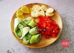 Illustration of braised lamb neck chop 5