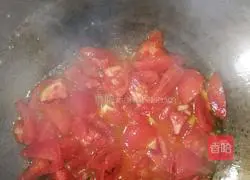 Illustration of how to make tomato, cucumber and egg noodles 4