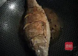 Illustration of how to cook carp with spices 4