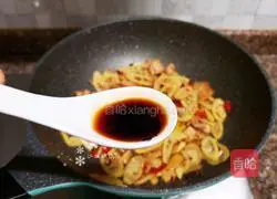 Illustration of how to make pickled peppers and spring bamboo shoots 11