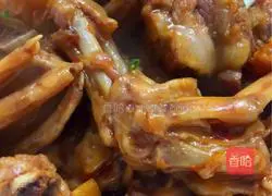 Illustration of Braised Pork Ribs with Duck Feet 11