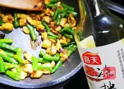 Illustration of how to make green pepper and spicy chicken 10