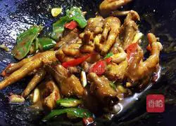 Illustration of how to make spicy chicken feet 13