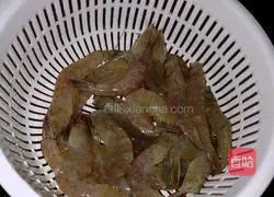 Illustration of how to make stir-fried shrimps with garlic and chili pepper 1