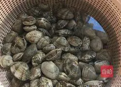 Illustration of how to make spicy fried clams 1