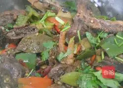 Illustration of how to make spicy beer duck 9